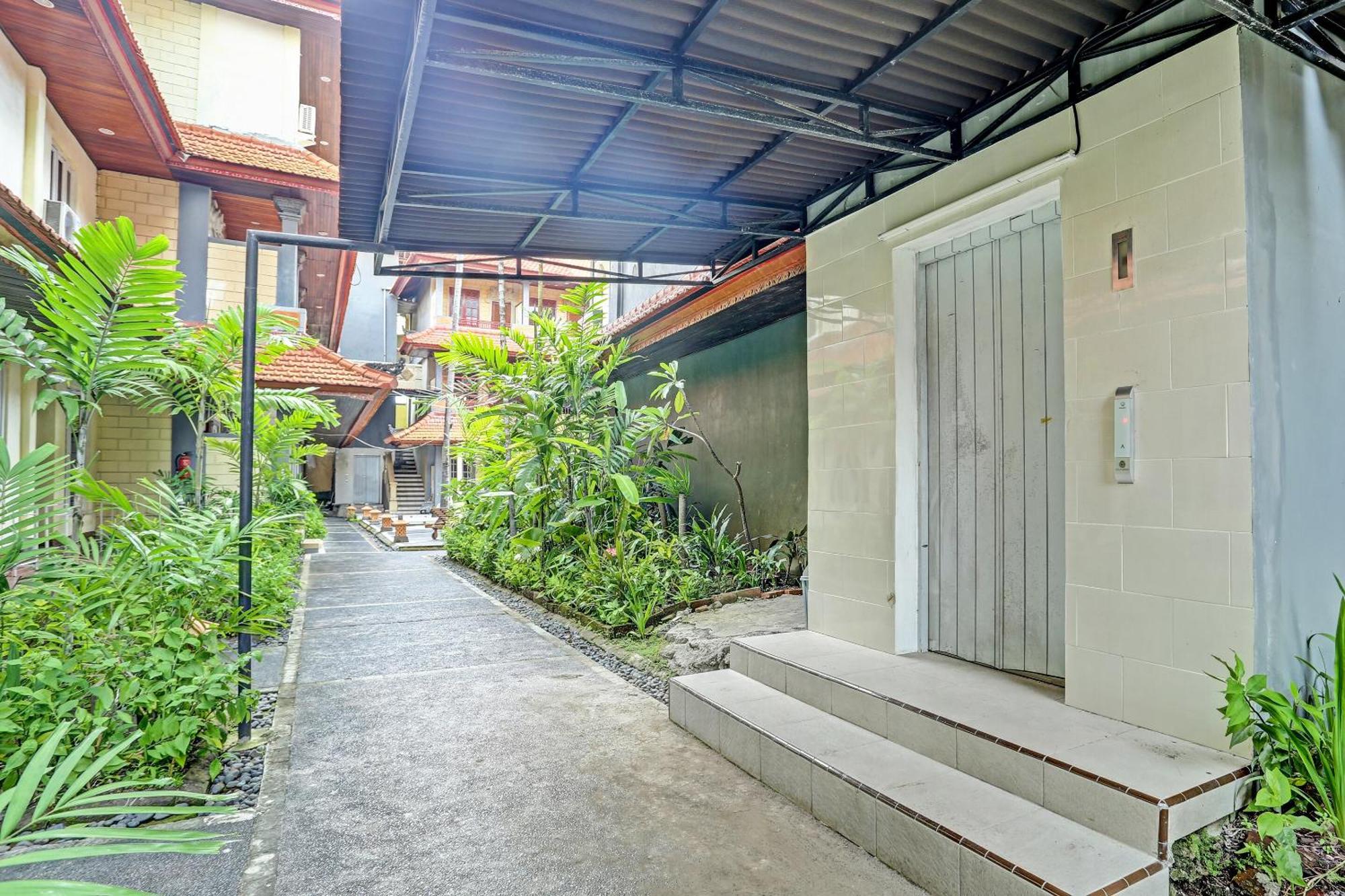 Collection O 91081 New Arena Hotel Kuta Lombok Exterior foto